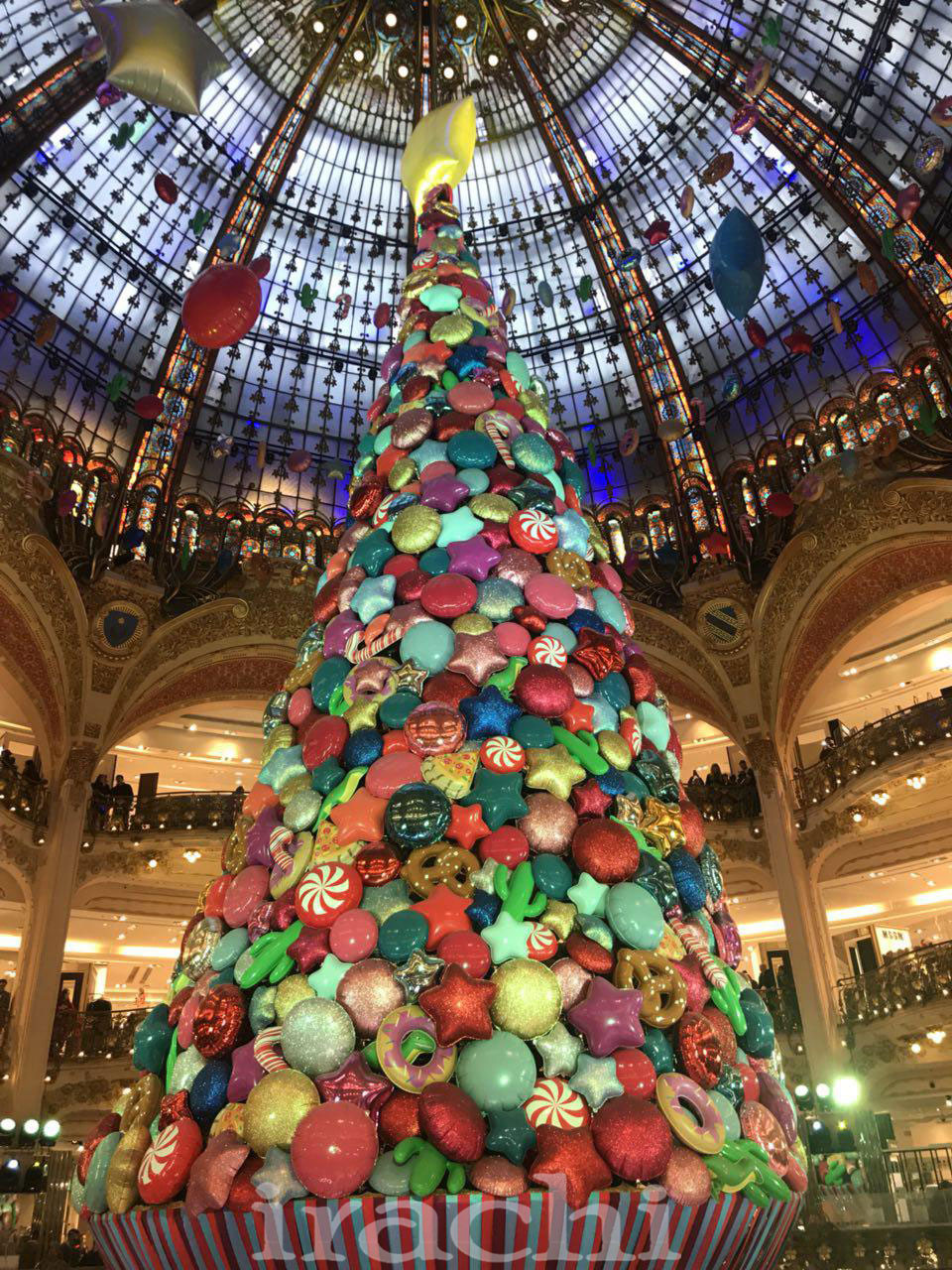 تزیین کریسمسی گنبد شیشه ای پاریس