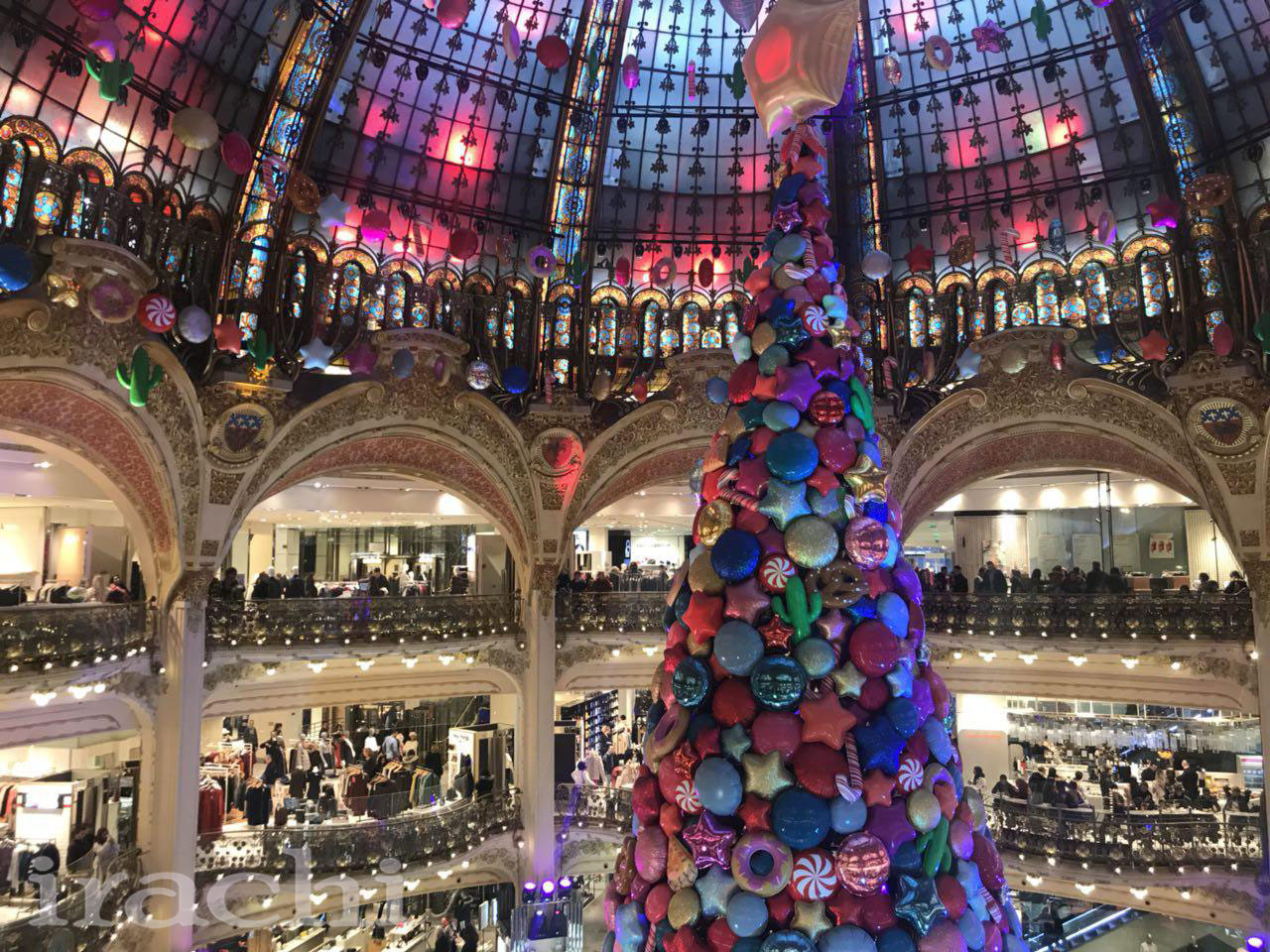 تزیین کریسمسی گنبد شیشه ای پاریس