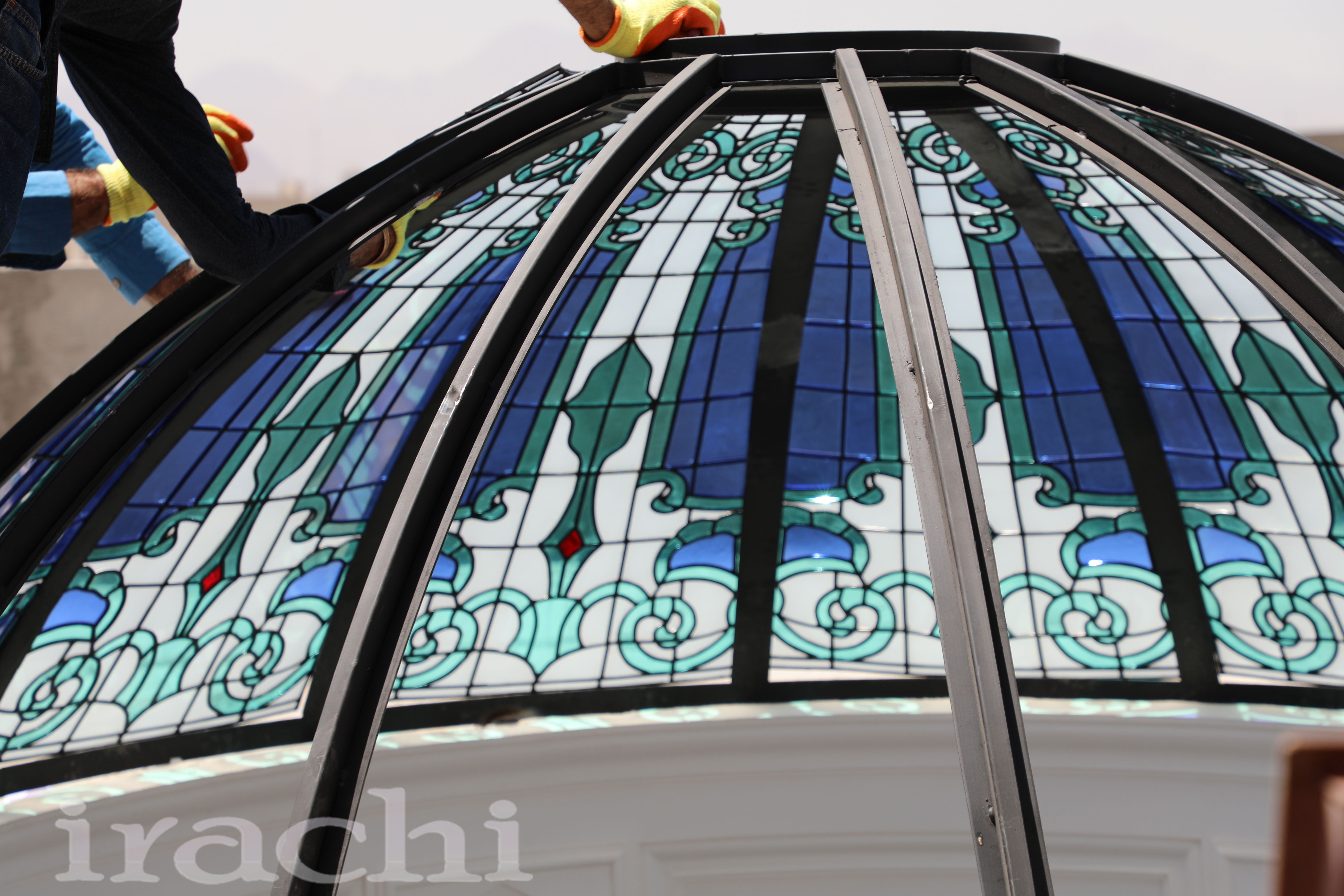 گنبد شیشه ای استین گلاس در ساختمان ویلایی یزد